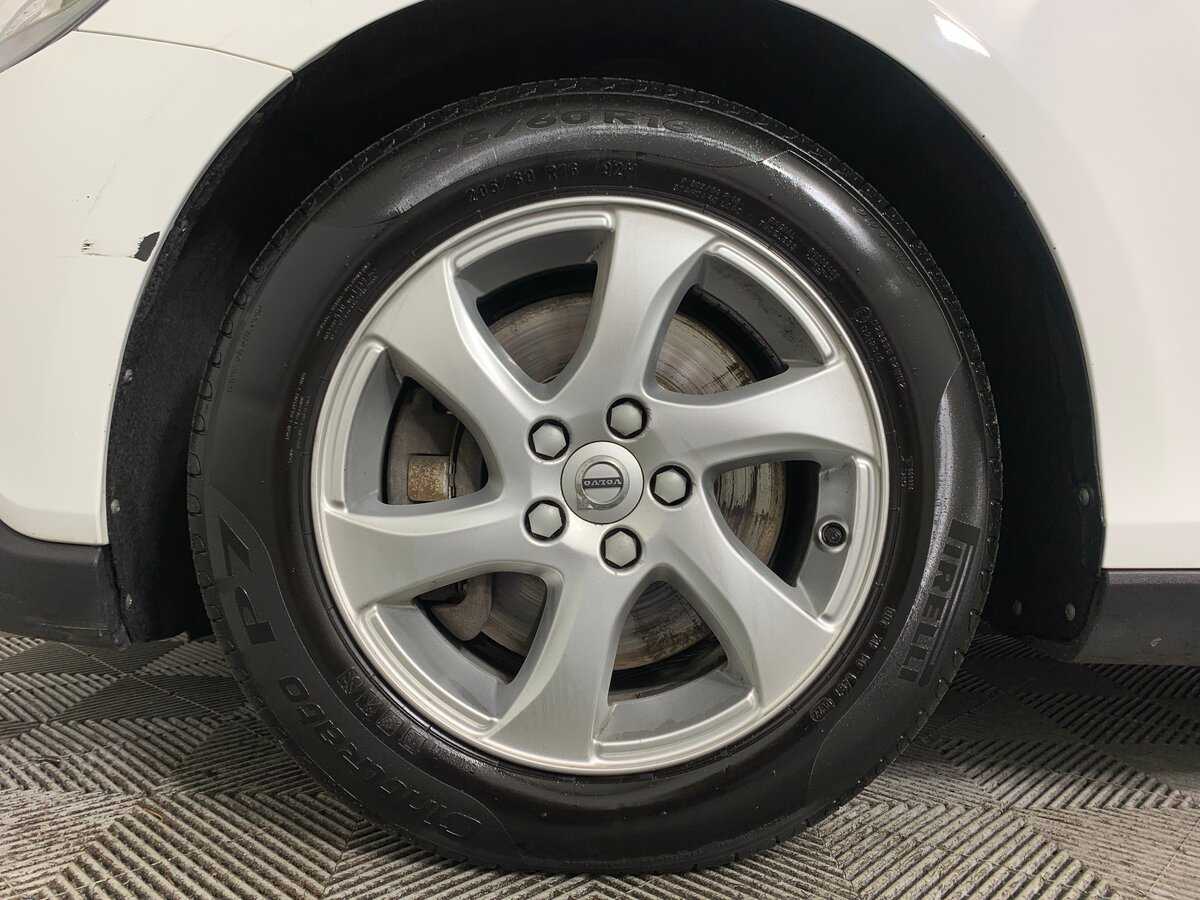 Б/У Вольво В40 Кросс Кантри 2017 года. Фото: #8