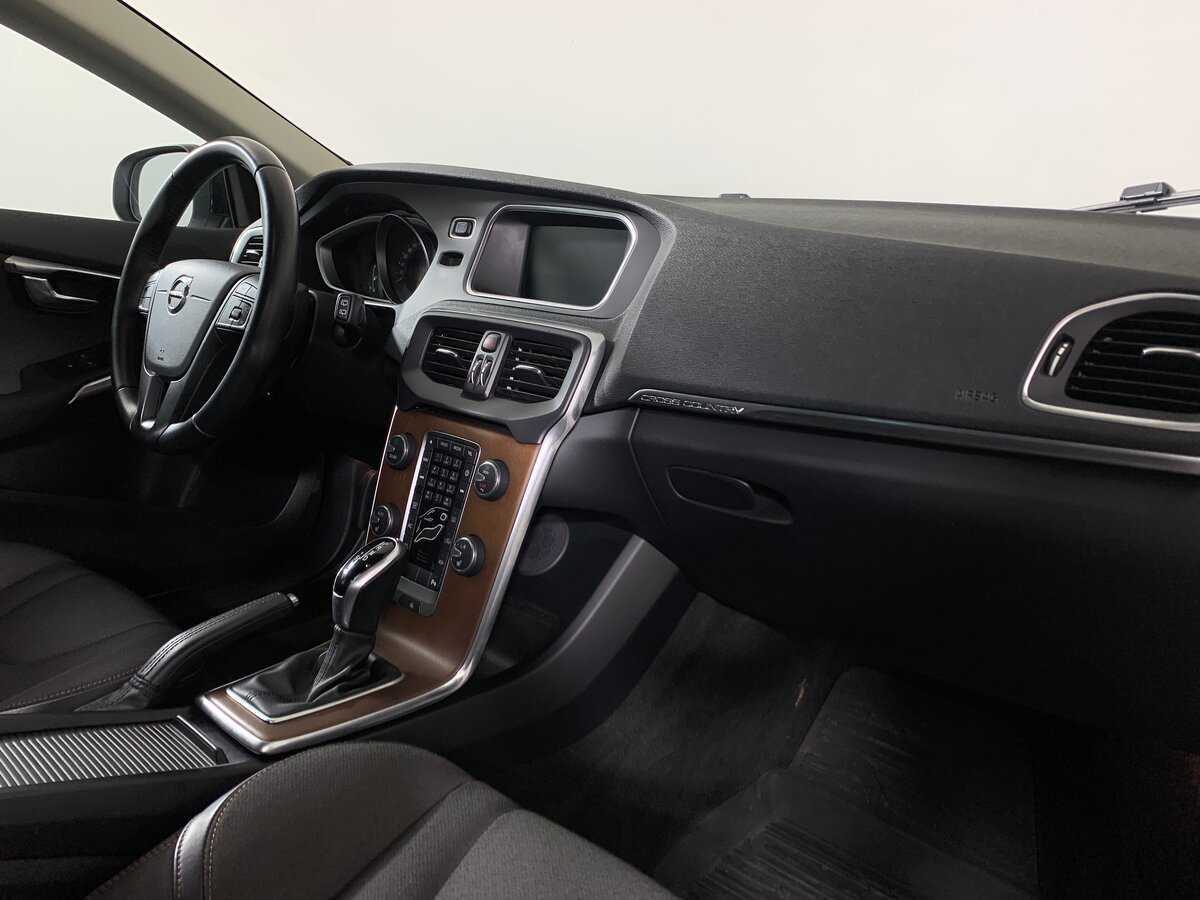 Б/У Вольво В40 Кросс Кантри 2017 года. Фото: #13