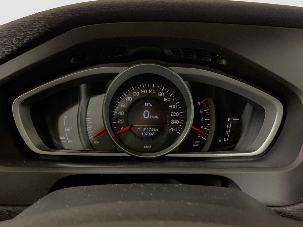 Б/У Вольво В40 Кросс Кантри 2017 года. Фото: #14