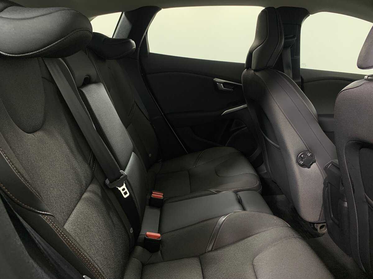 Б/У Вольво В40 Кросс Кантри 2017 года. Фото: #17