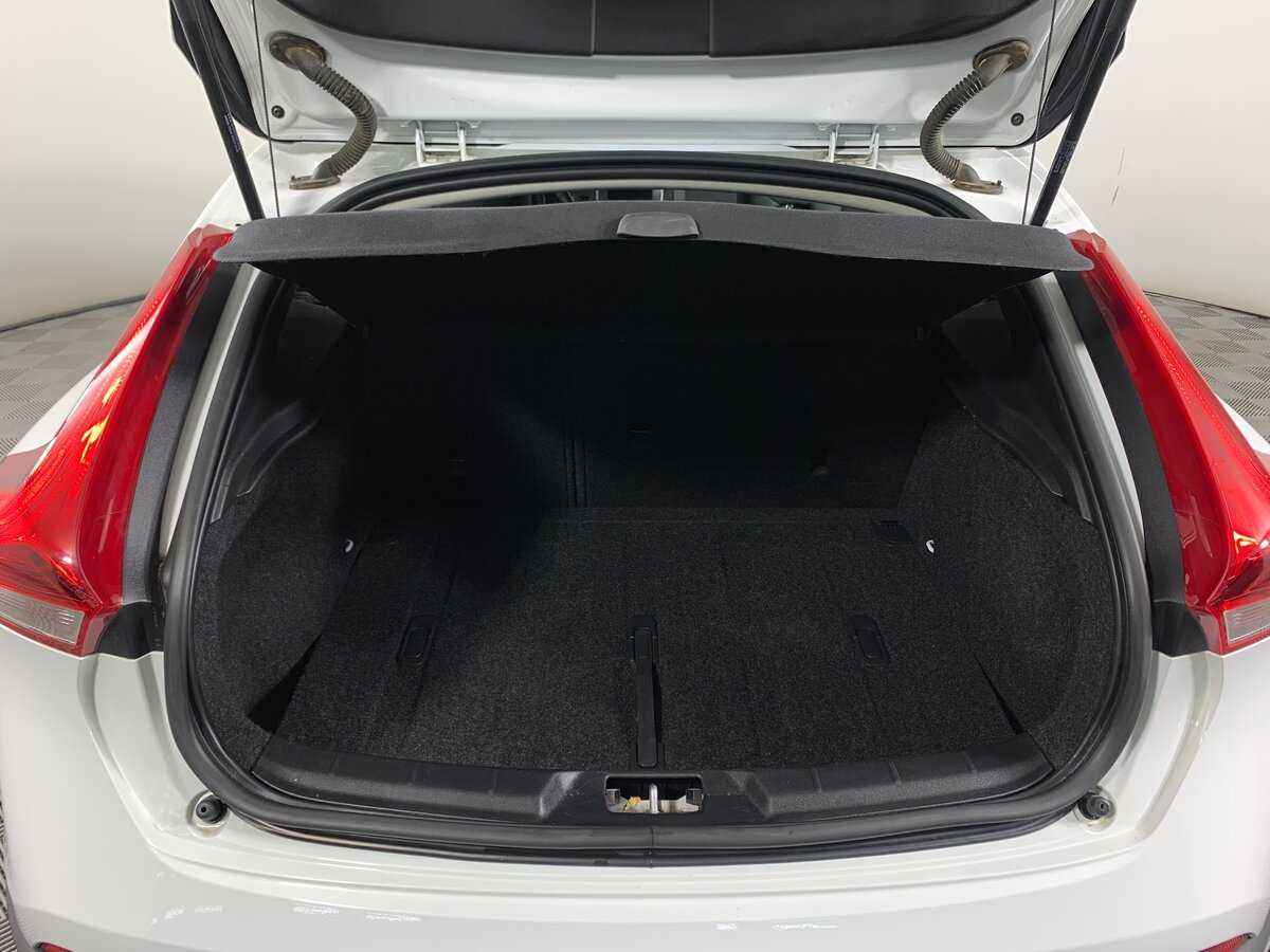 Б/У Вольво В40 Кросс Кантри 2017 года. Фото: #19