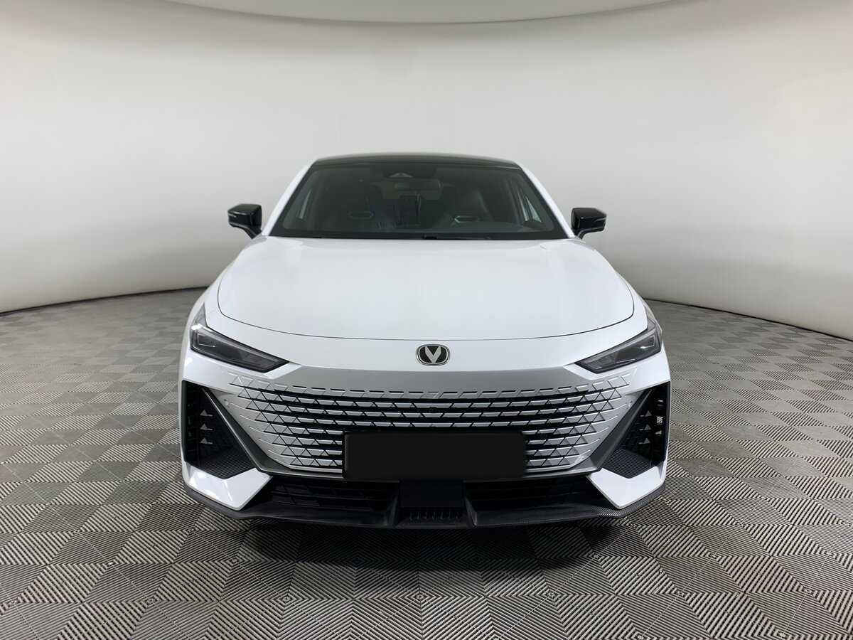 Б/У Чанган УНИ-В 2024 года. Фото: #1