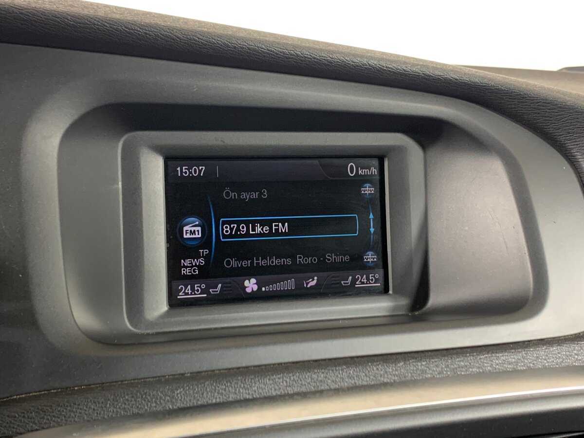 Б/У Вольво V40 2015 года. Фото: #15