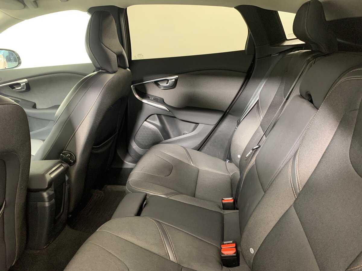 Б/У Вольво V40 2015 года. Фото: #18