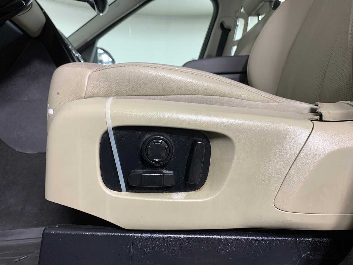 Б/У Лэнд Ровер Дискавери 2017 года. Фото: #15