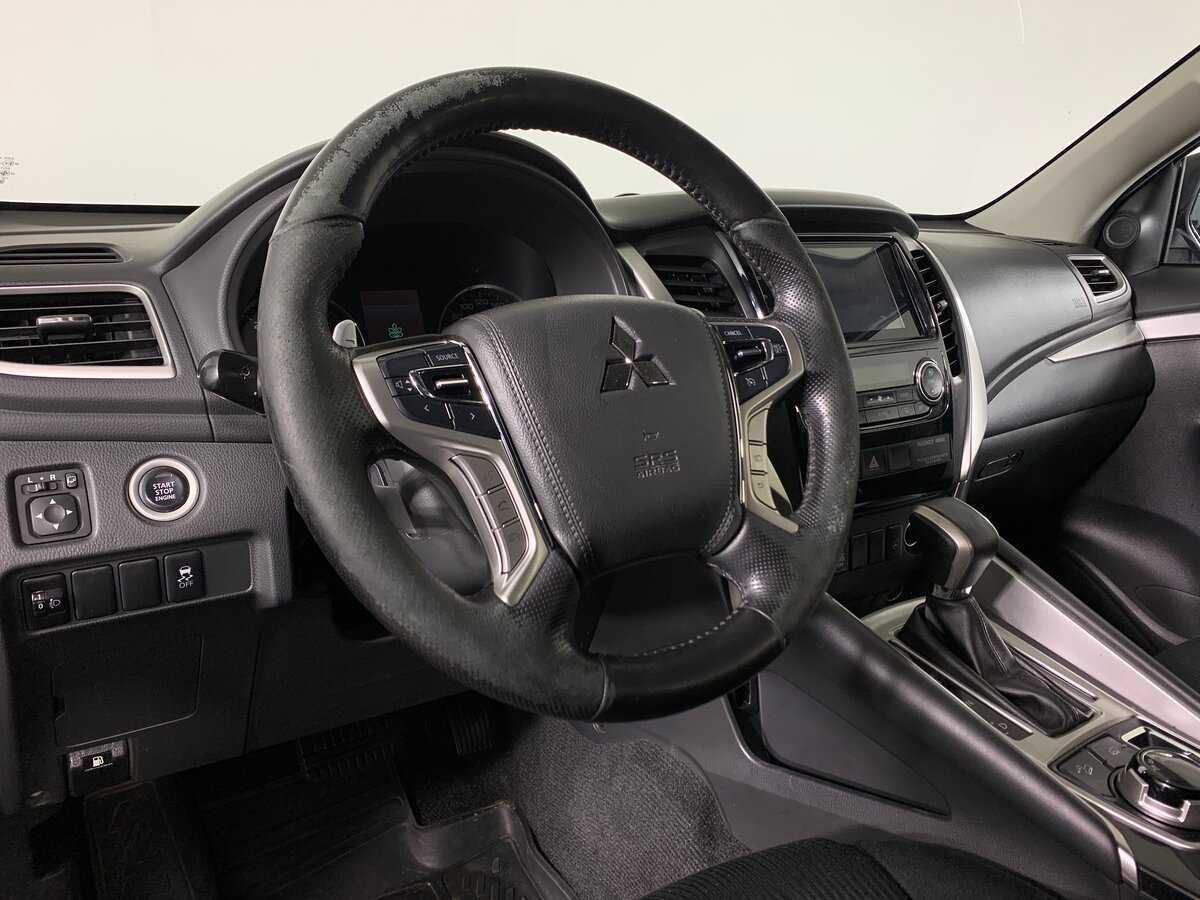 Б/У Митсубиши Паджеро Спорт 2018 года. Фото: #11