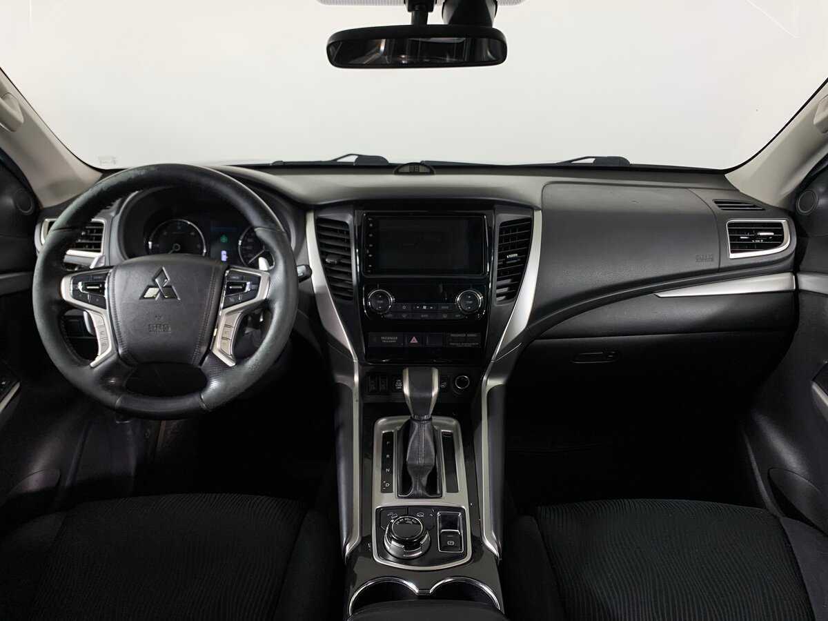 Б/У Митсубиши Паджеро Спорт 2018 года. Фото: #12