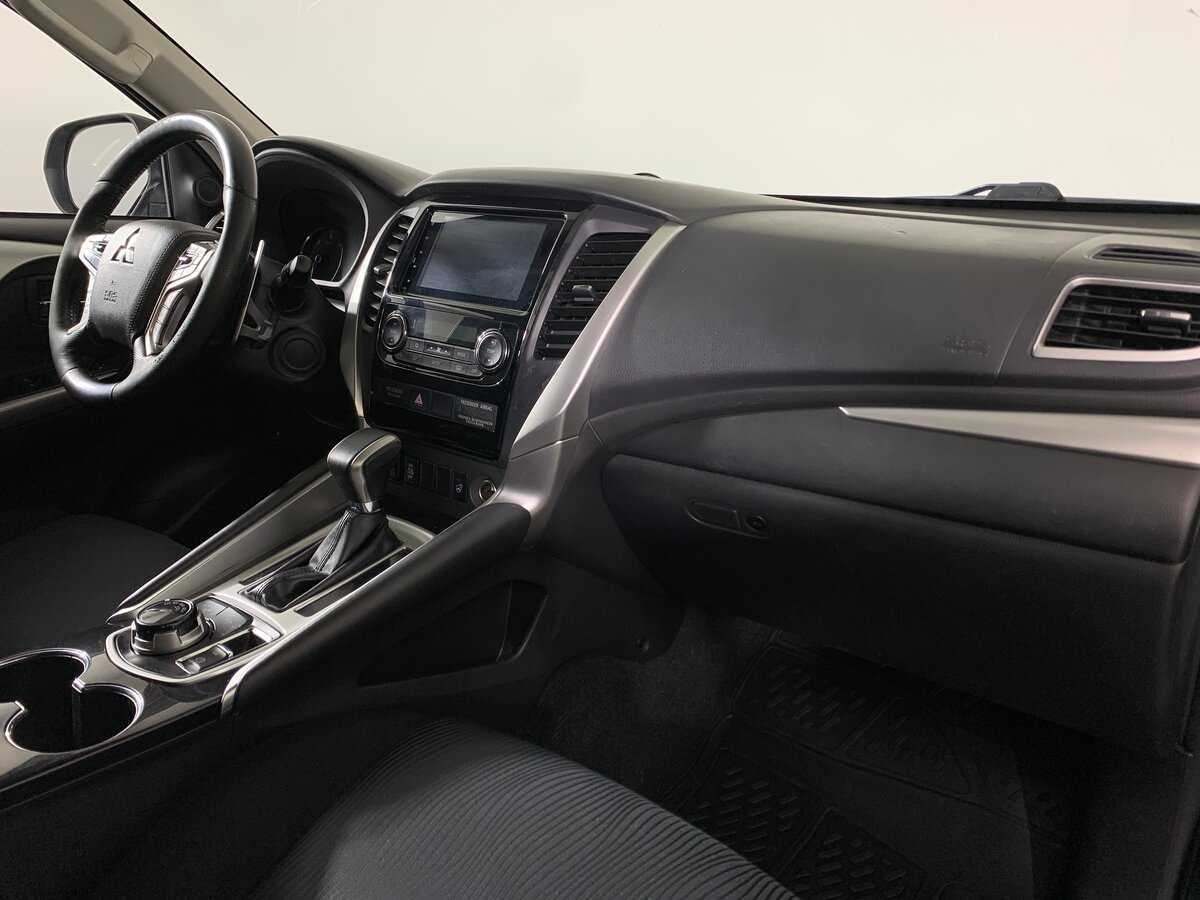 Б/У Митсубиши Паджеро Спорт 2018 года. Фото: #13