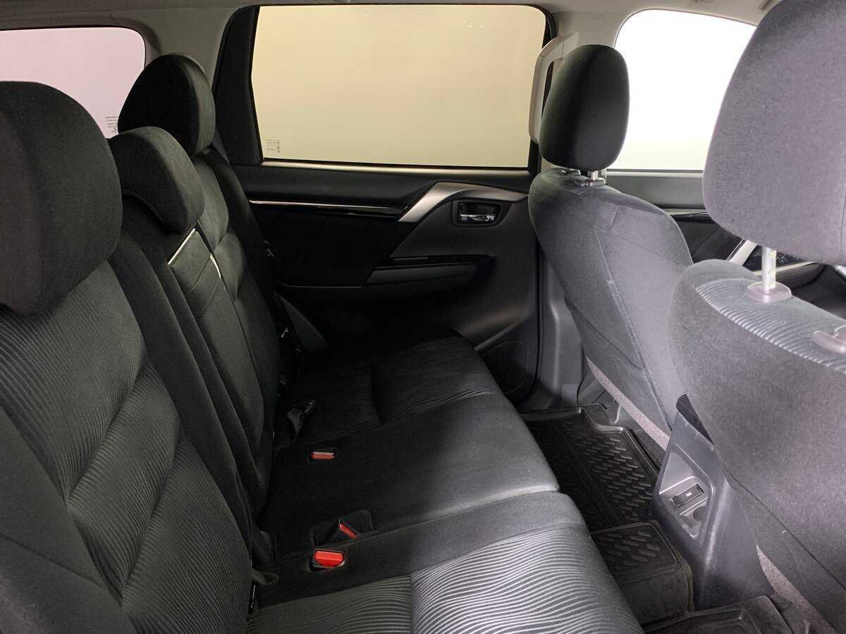 Б/У Митсубиши Паджеро Спорт 2018 года. Фото: #17