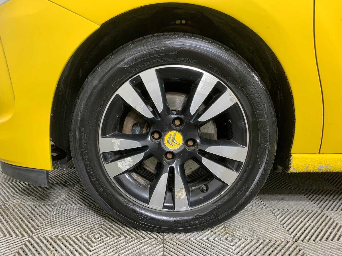 Б/У Ситроен ДС3 2010 года. Фото: #8