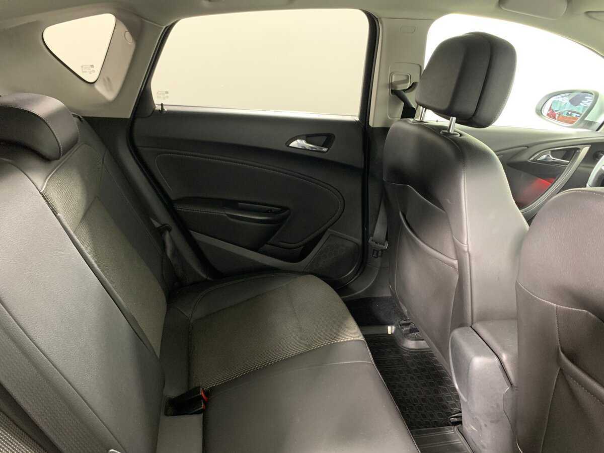 Б/У Опель Астра 2012 года. Фото: #17