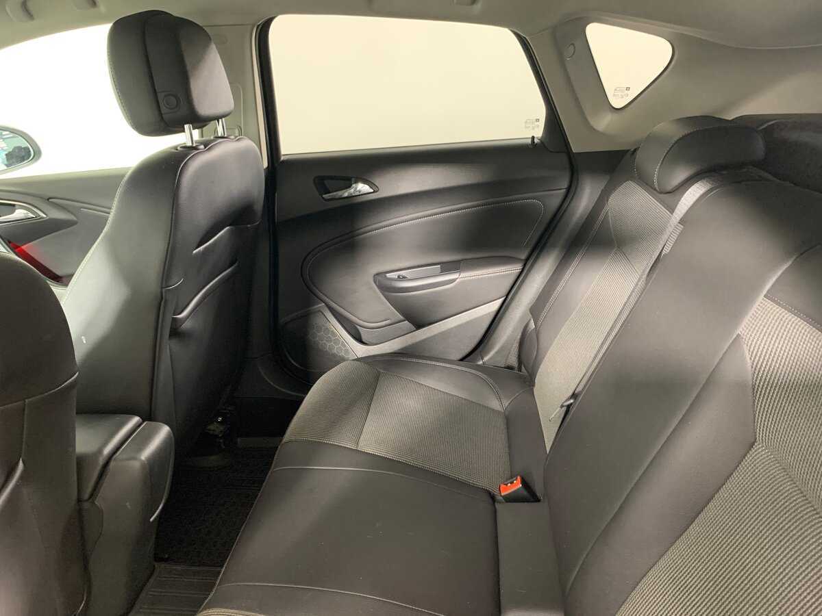 Б/У Опель Астра 2012 года. Фото: #18