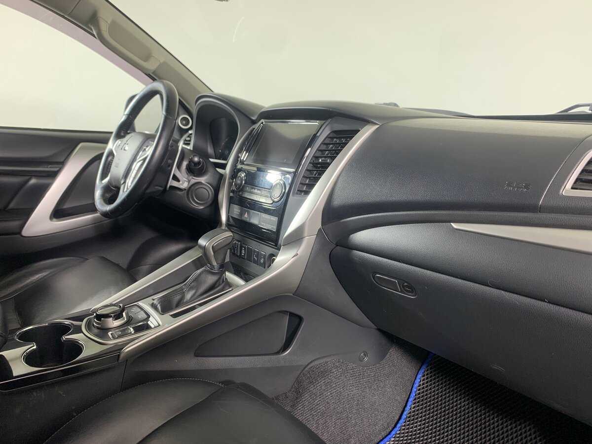 Б/У Митсубиши Паджеро Спорт 2017 года. Фото: #13