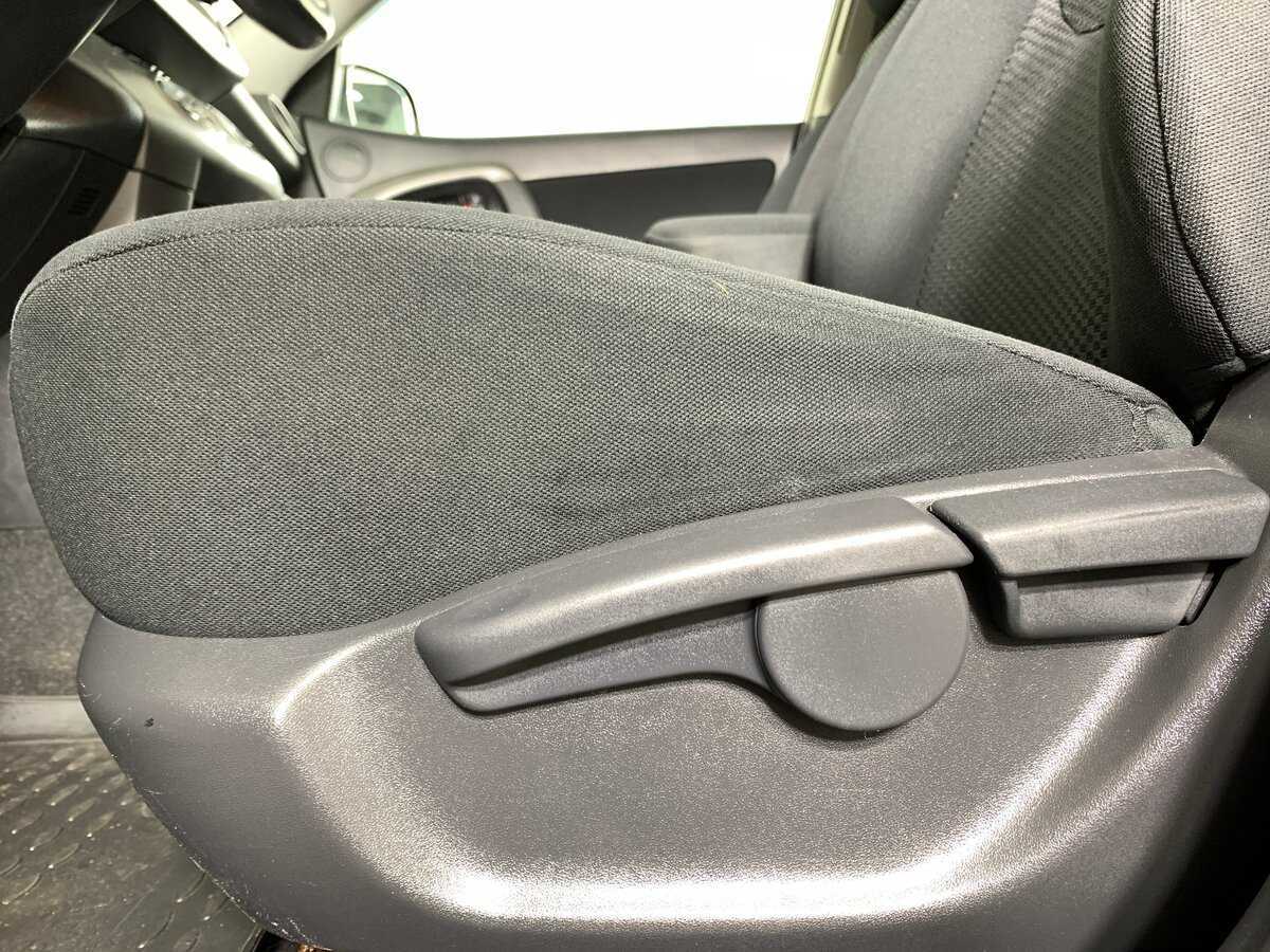 Б/У Тойота Рав4 2011 года. Фото: #16