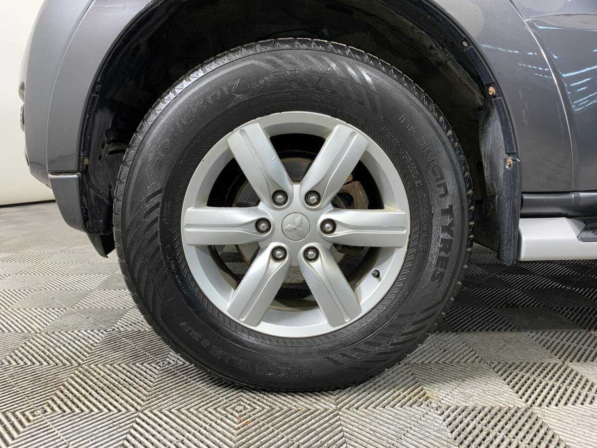 Б/У Митсубиши Паджеро 2015 года. Фото: #8