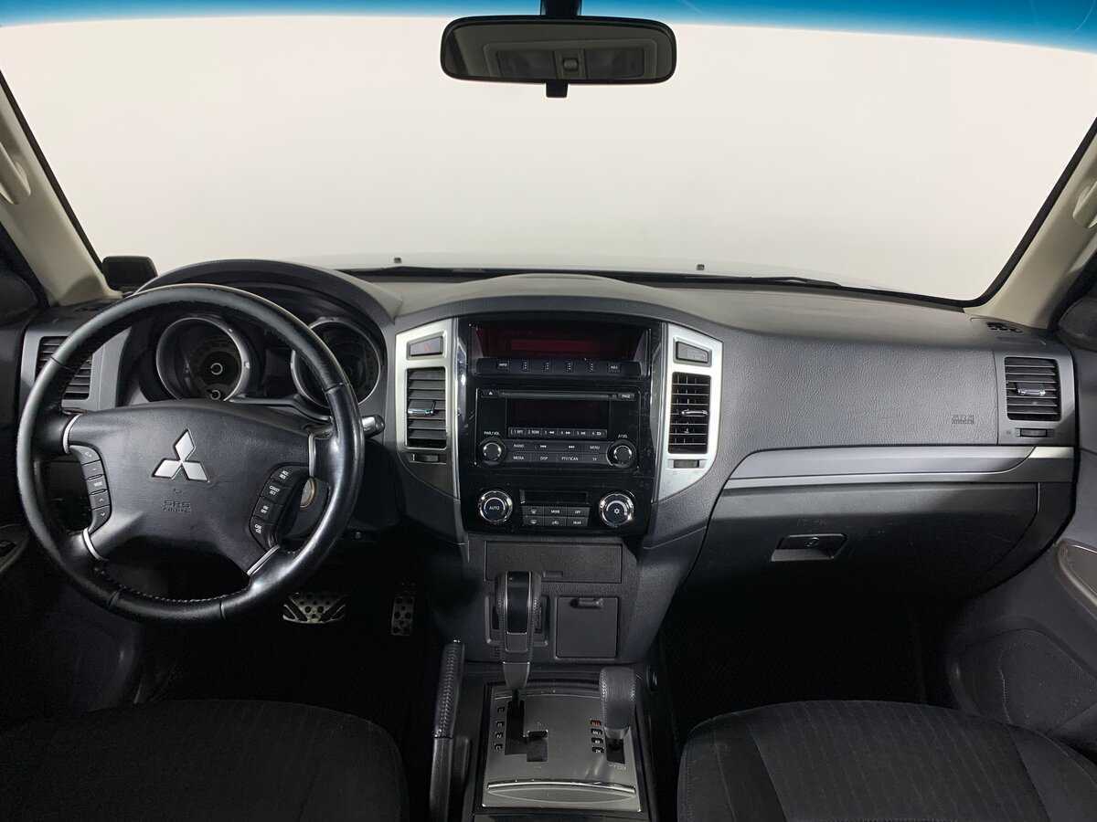 Б/У Митсубиши Паджеро 2015 года. Фото: #12