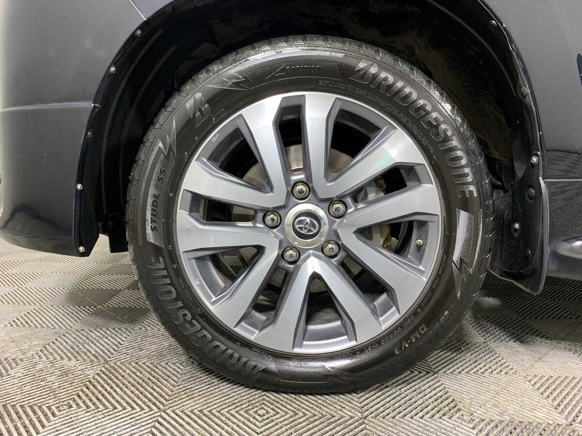 Б/У Тойота Лэнд Крузер 2016 года. Фото: #8