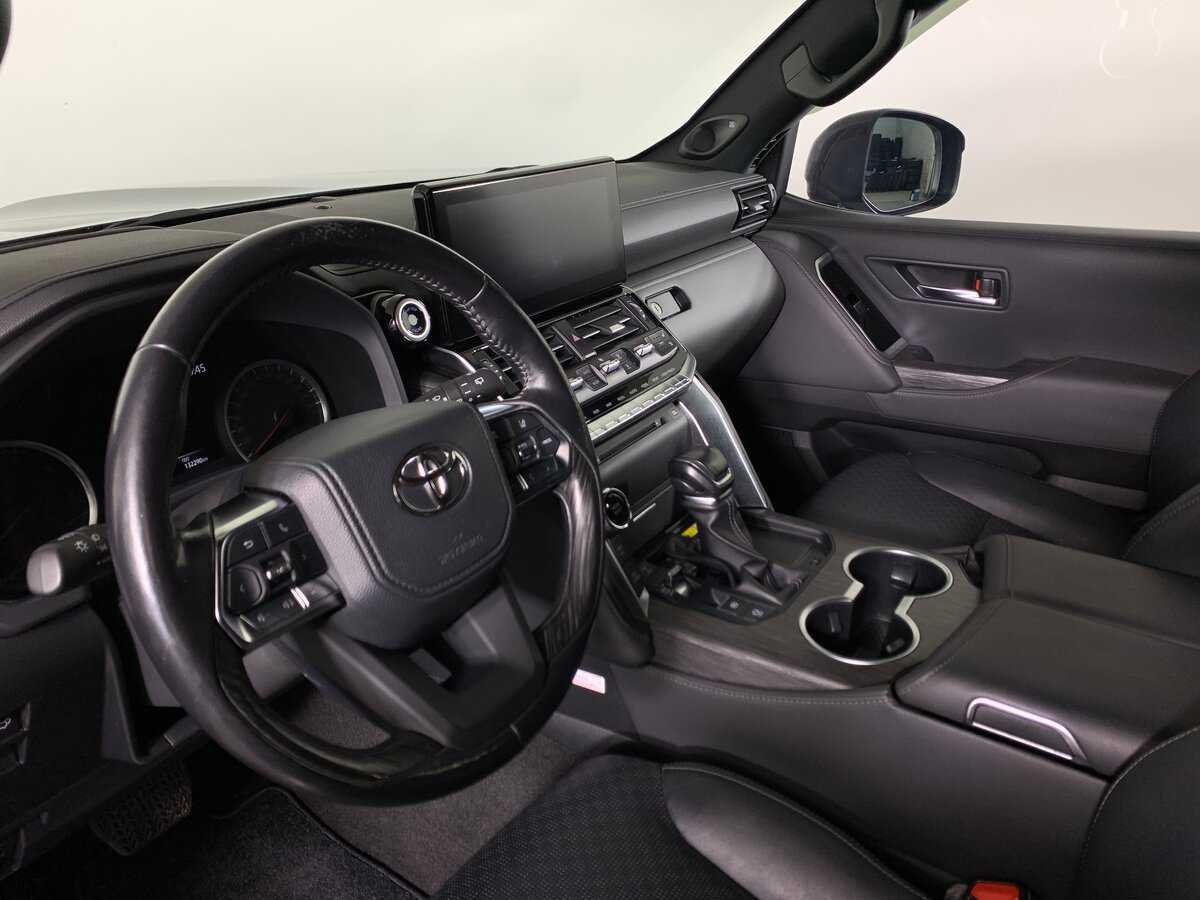 Б/У Тойота Лэнд Крузер 2021 года. Фото: #10