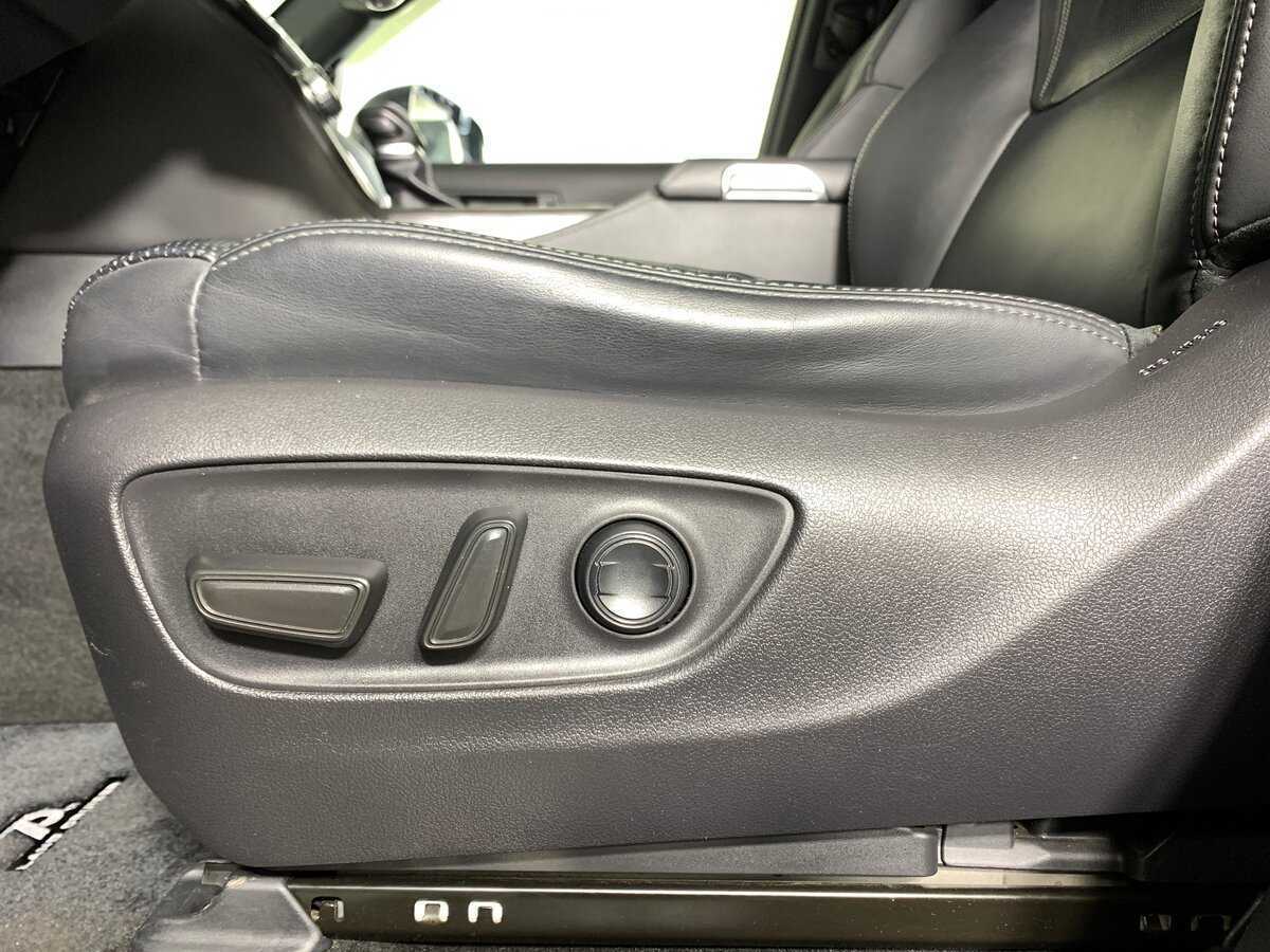 Б/У Тойота Лэнд Крузер 2021 года. Фото: #15