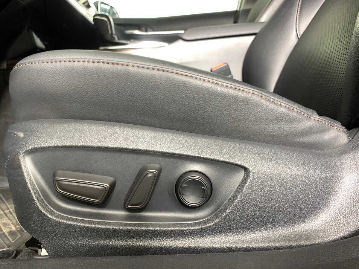 Б/У Тойота Камри 2020 года. Фото: #16