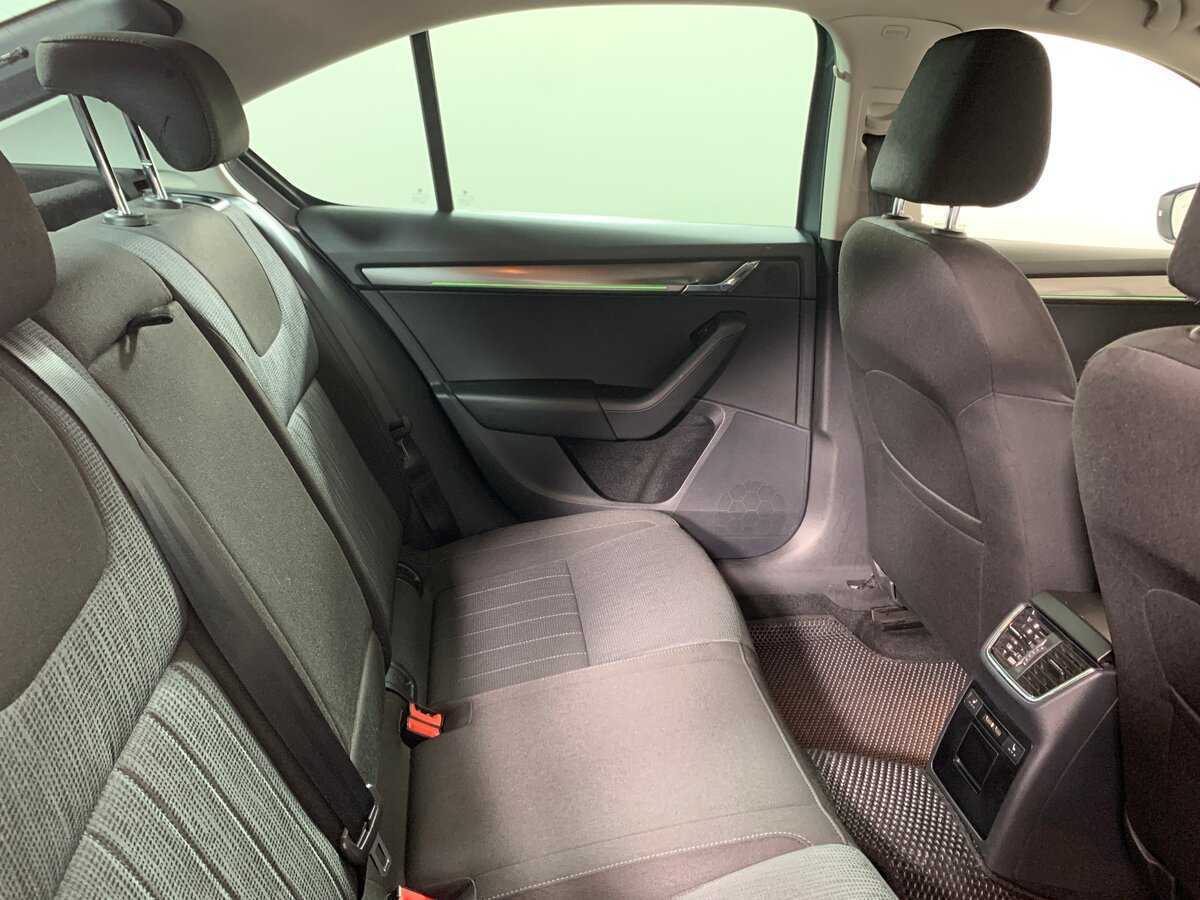 Б/У Шкода Октавия 2018 года. Фото: #17