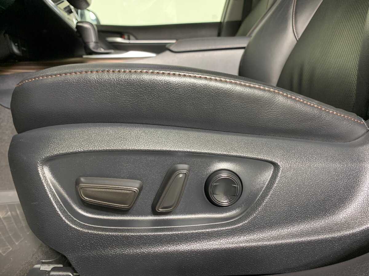 Б/У Тойота Камри 2020 года. Фото: #16