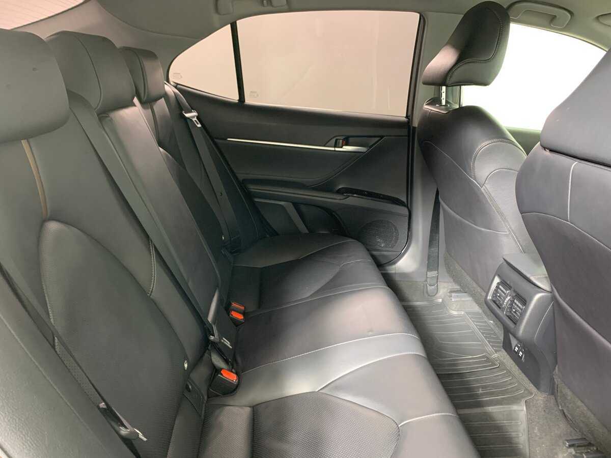 Б/У Тойота Камри 2020 года. Фото: #17