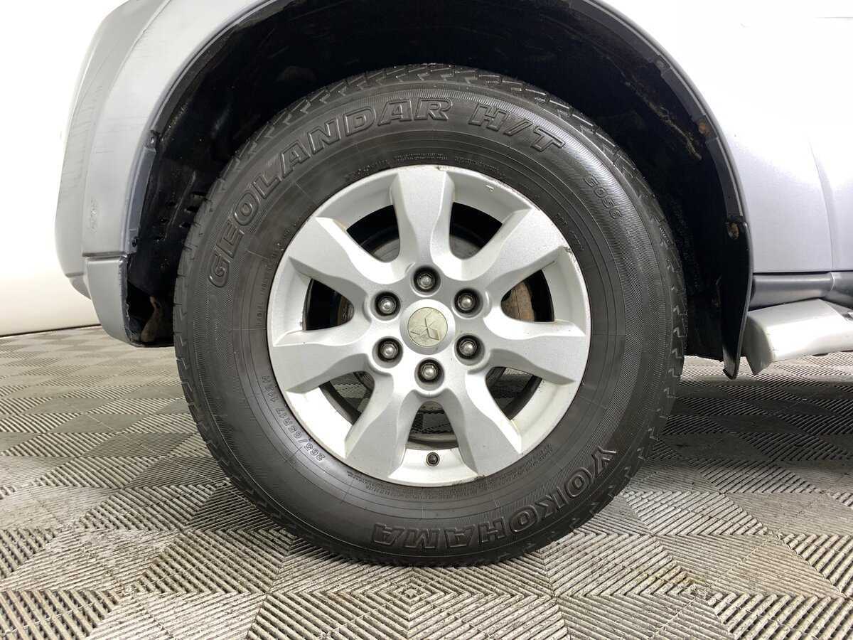 Б/У Митсубиши Паджеро 2011 года. Фото: #8