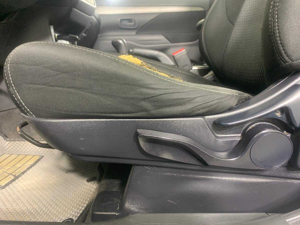 Б/У Митсубиши Оутлэндер 2017 года. Фото: #16