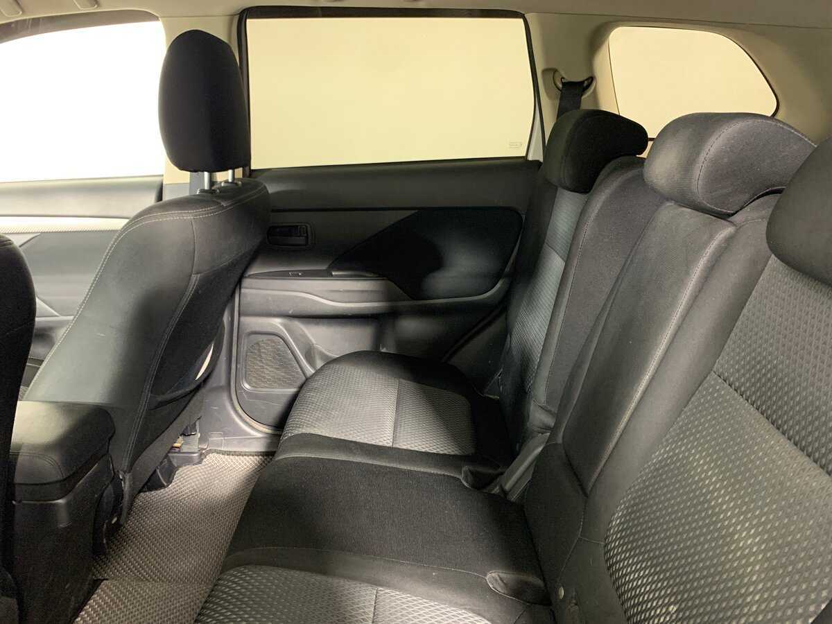 Б/У Митсубиши Оутлэндер 2017 года. Фото: #18