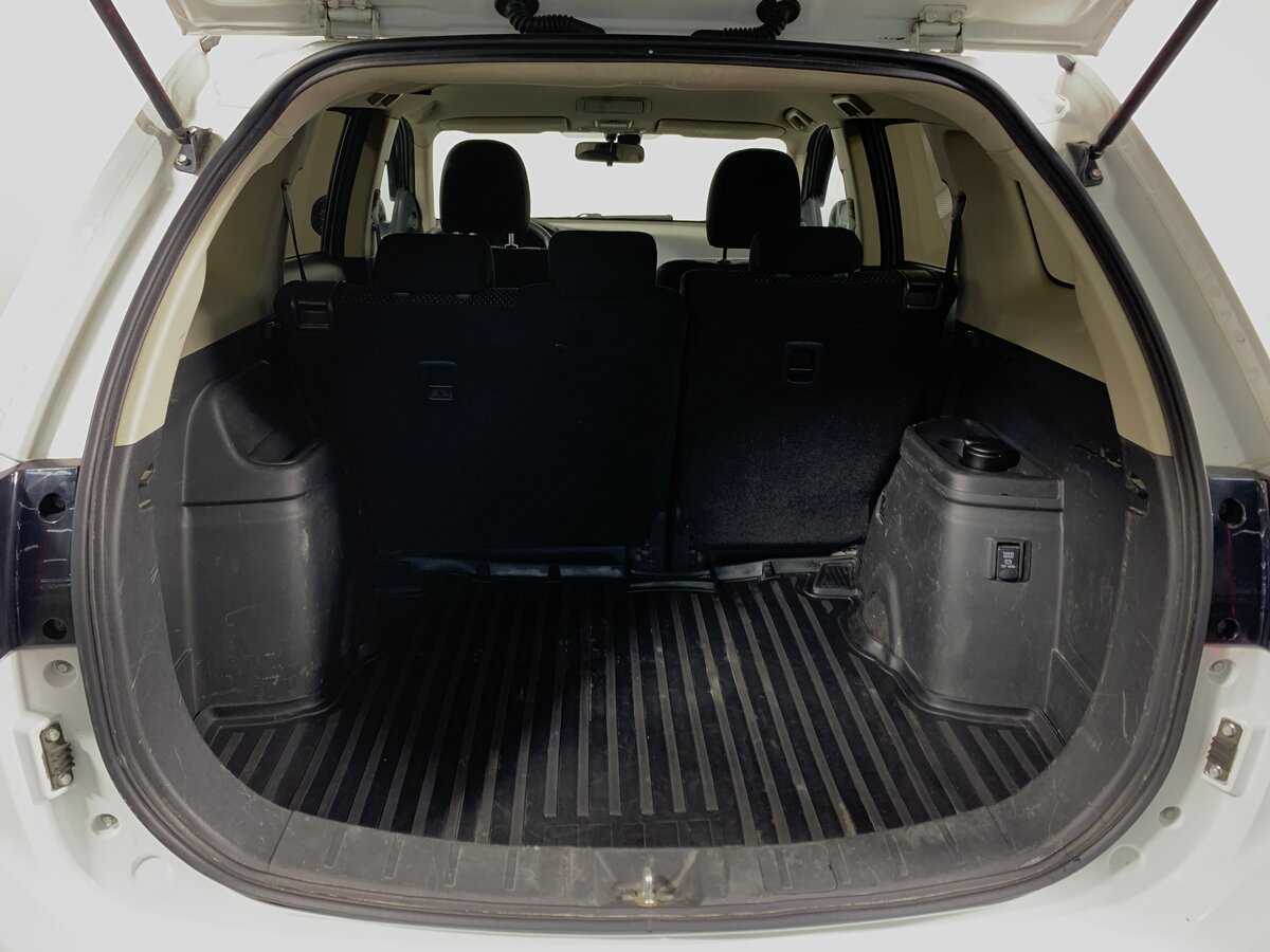 Б/У Митсубиши Оутлэндер 2017 года. Фото: #19