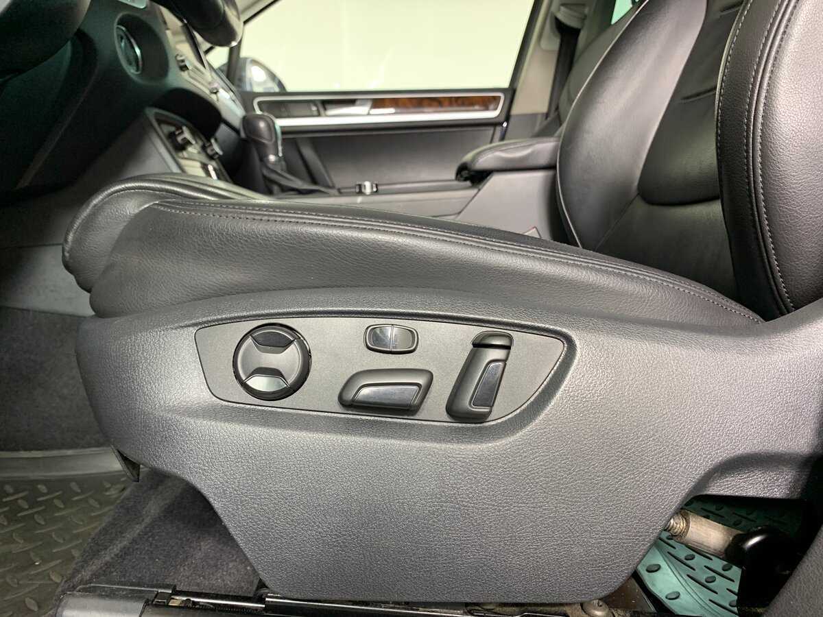 Б/У Фольксваген Туарег 2013 года. Фото: #16