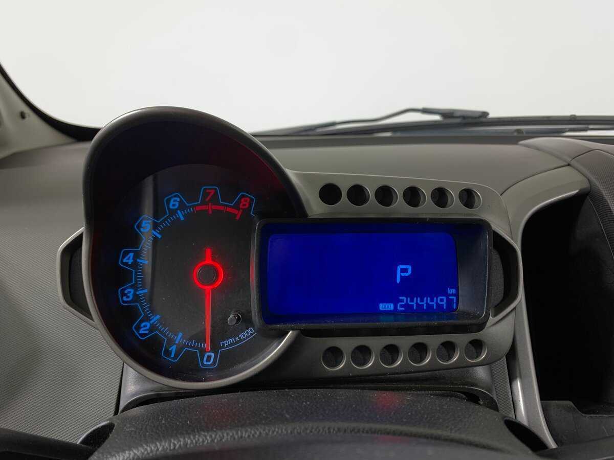 Б/У Шевроле Авео 2014 года. Фото: #14