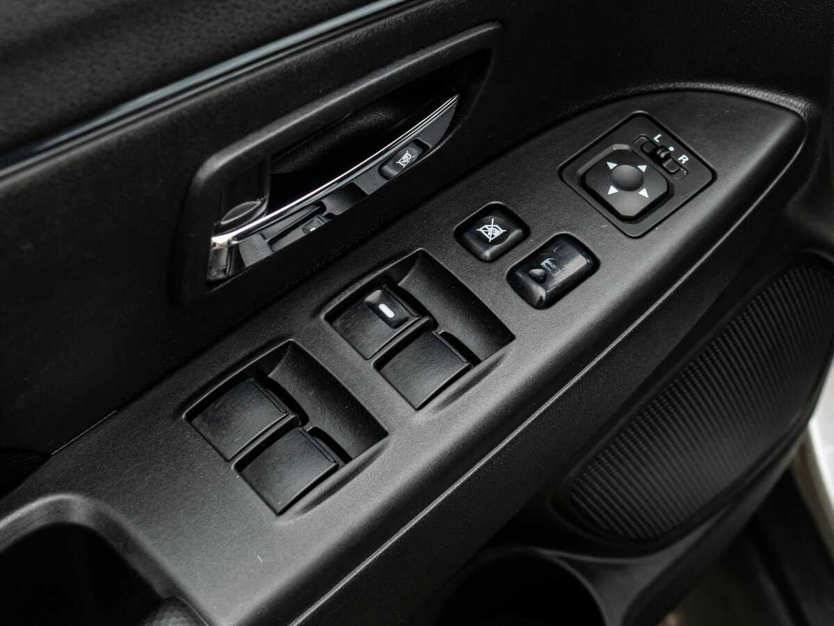 Б/У Митсубиши АС-Икс 2012 года. Фото: #12