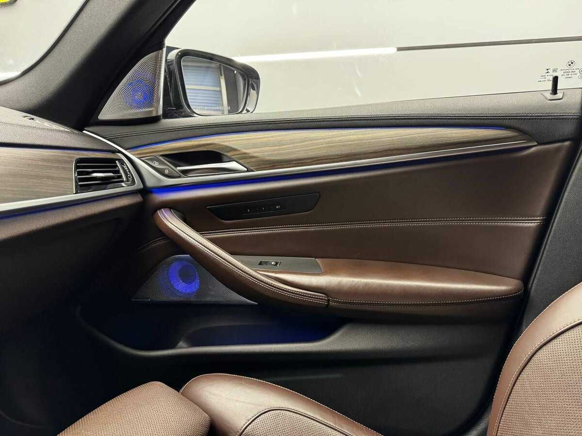 Б/У БМВ 5 серии 2018 года. Фото: #11