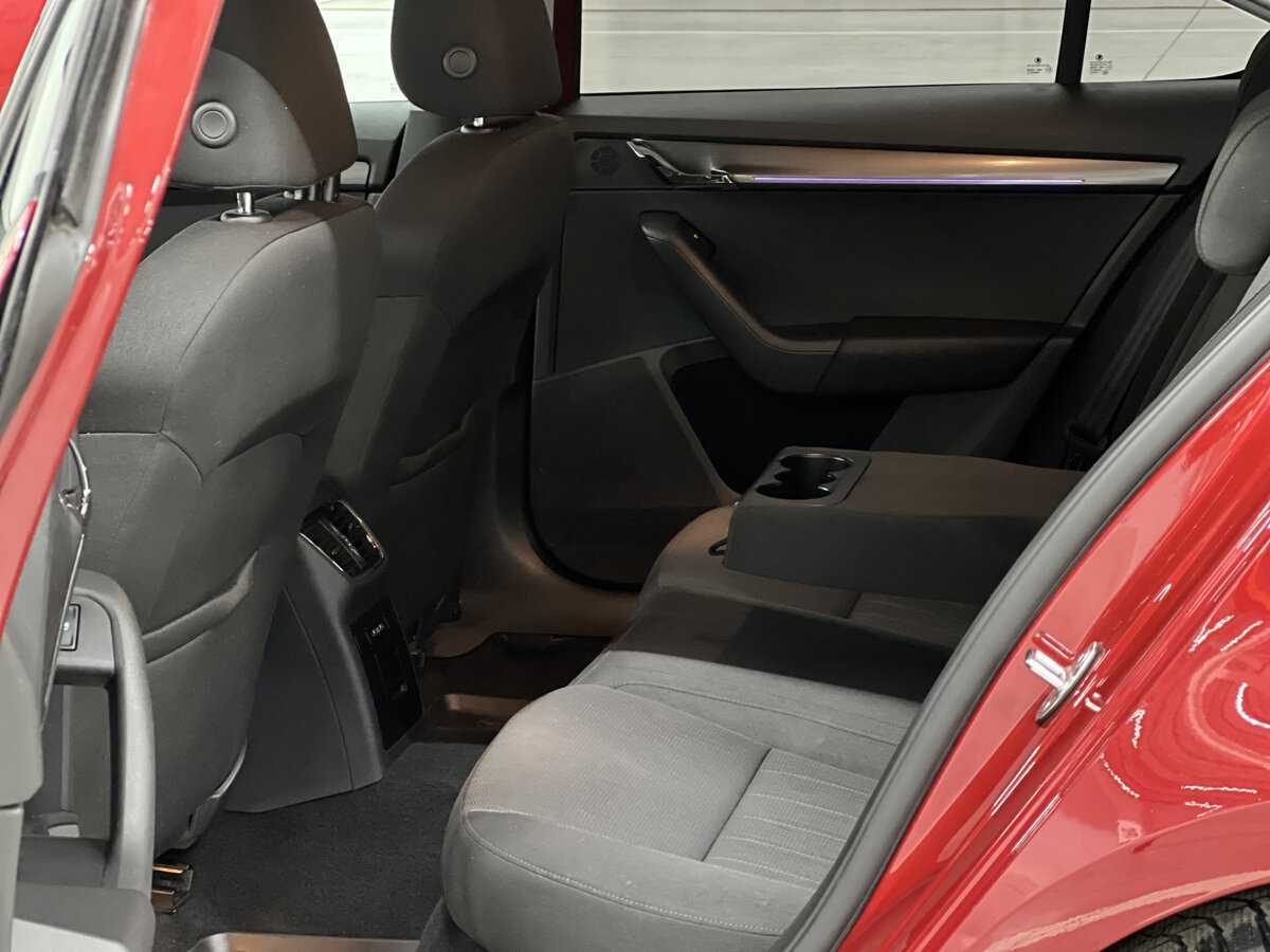 Б/У Шкода Октавия 2017 года. Фото: #11