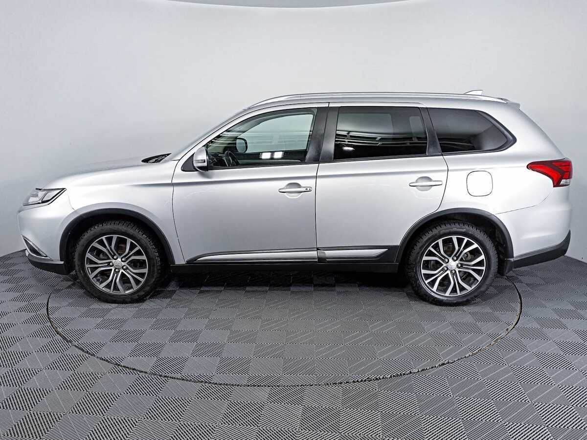 Б/У Митсубиши Оутлэндер 2018 года. Фото: #7