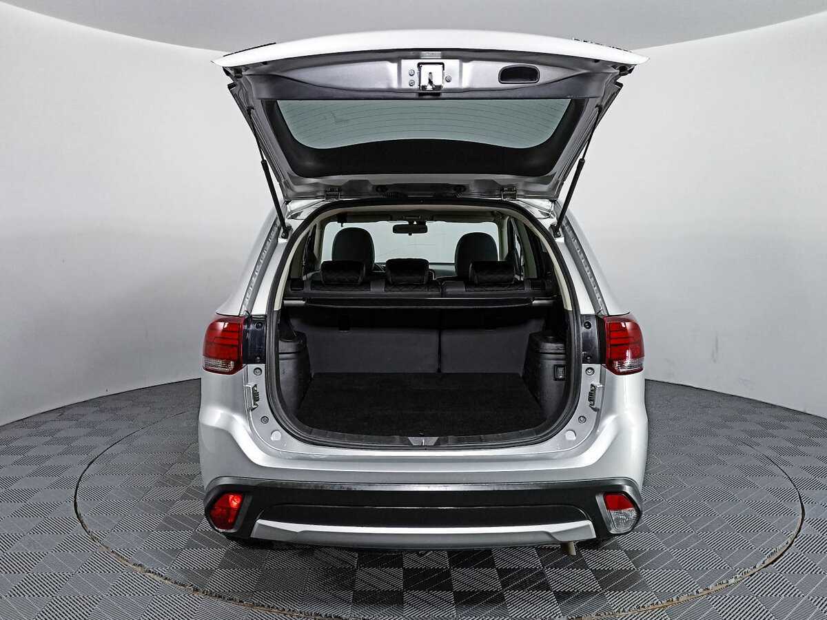 Б/У Митсубиши Оутлэндер 2018 года. Фото: #9