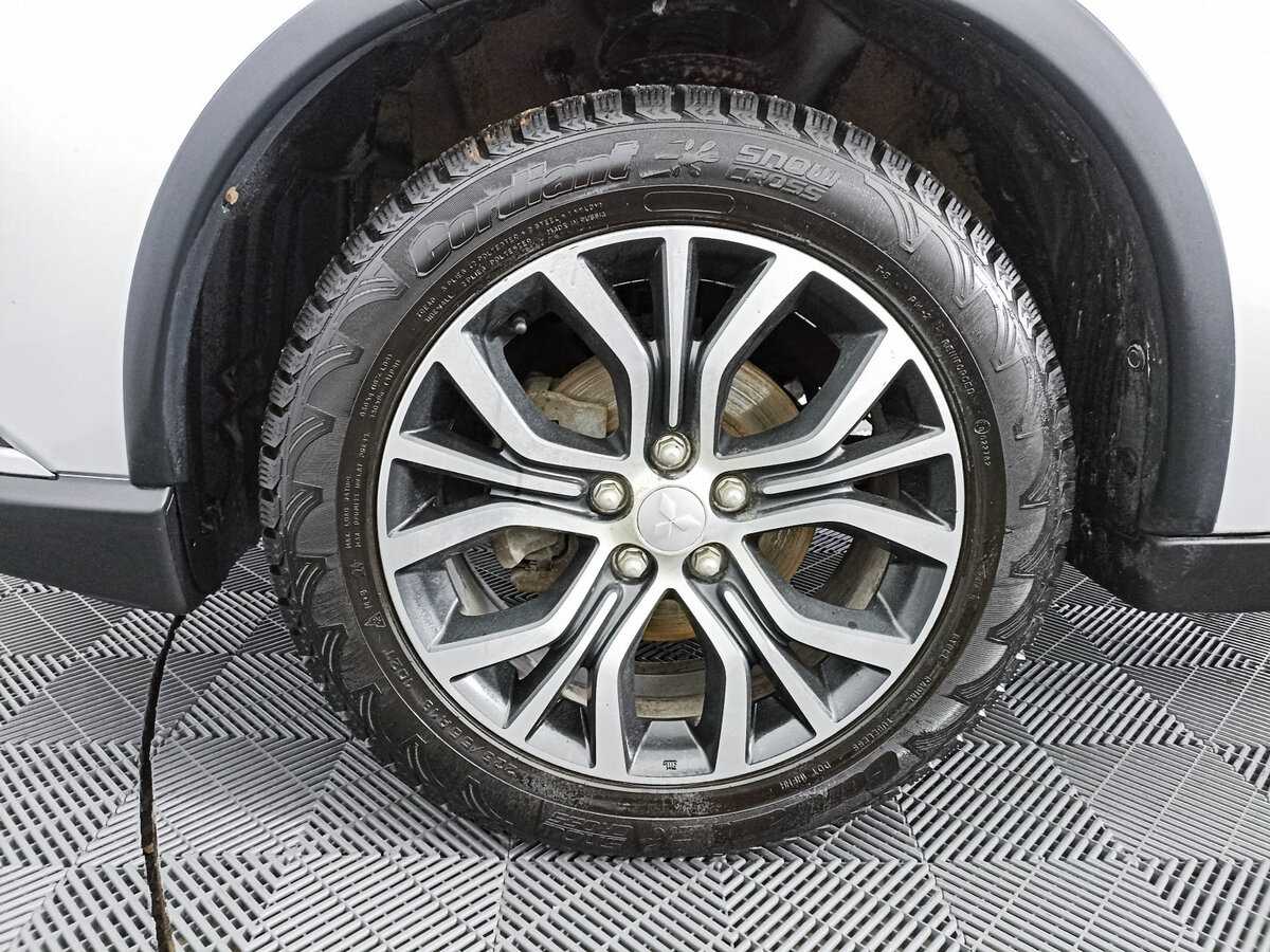 Б/У Митсубиши Оутлэндер 2018 года. Фото: #17