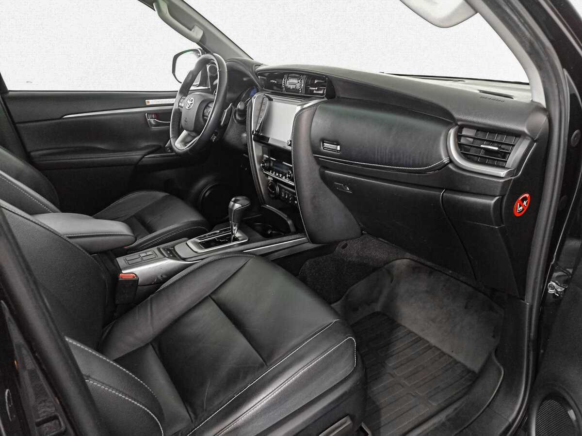 Б/У Тойота Фортюнер 2020 года. Фото: #6