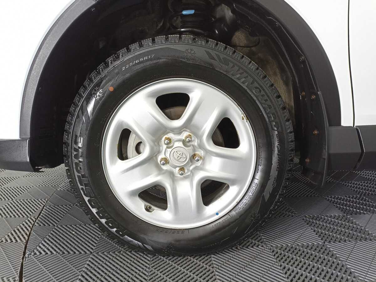 Б/У Тойота Рав4 2017 года. Фото: #11