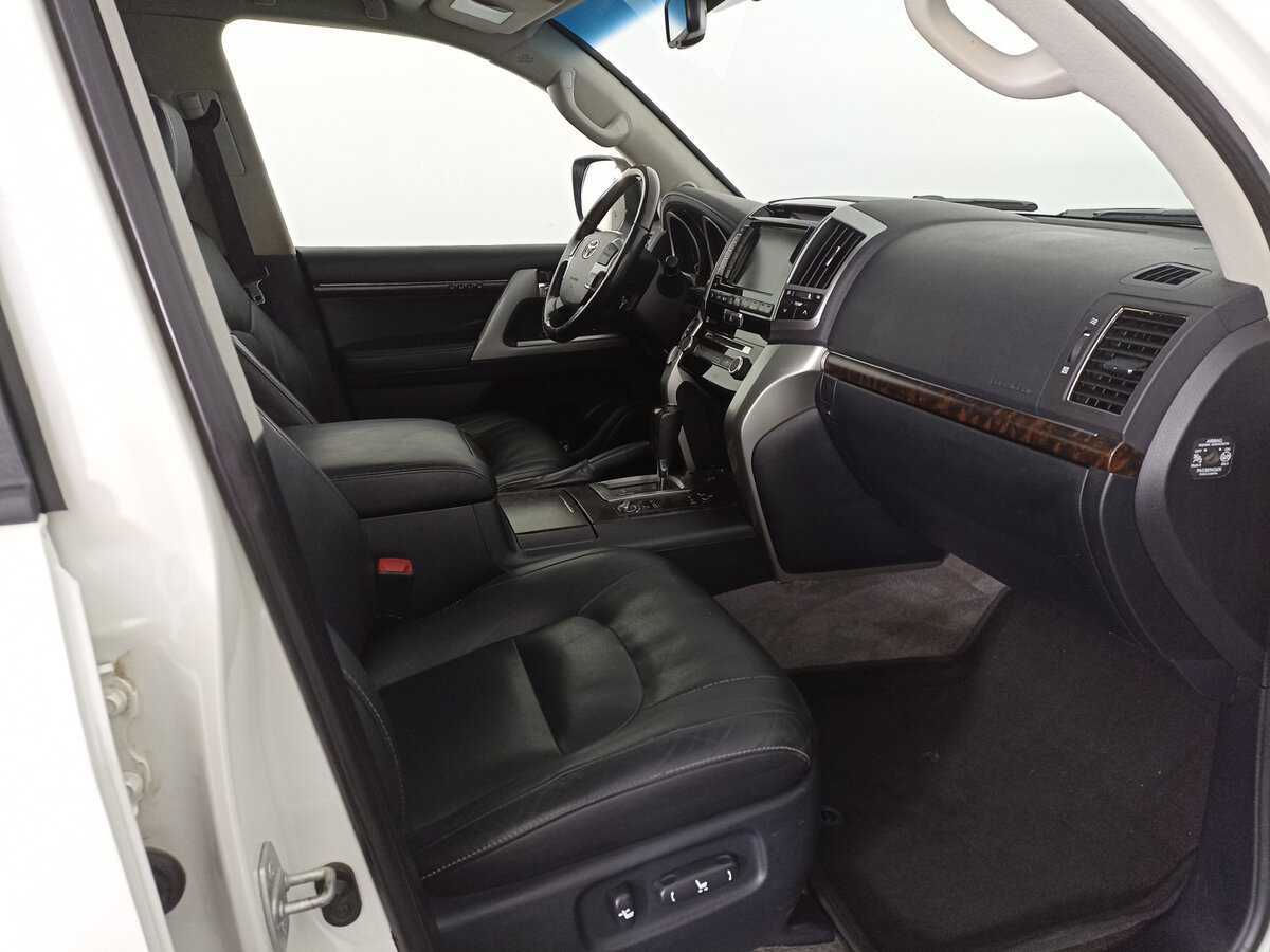 Б/У Тойота Лэнд Крузер 2015 года. Фото: #10