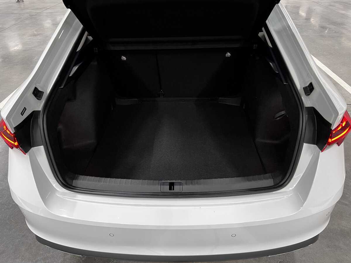 Б/У Шкода Октавия 2024 года. Фото: #9