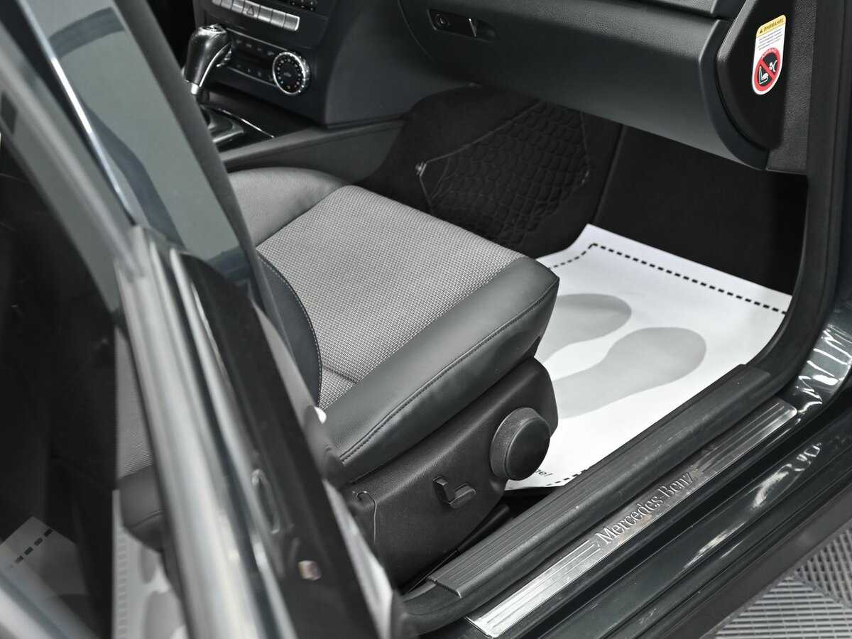 Б/У Мерседес-Бенц Ц-Класс 2011 года. Фото: #16