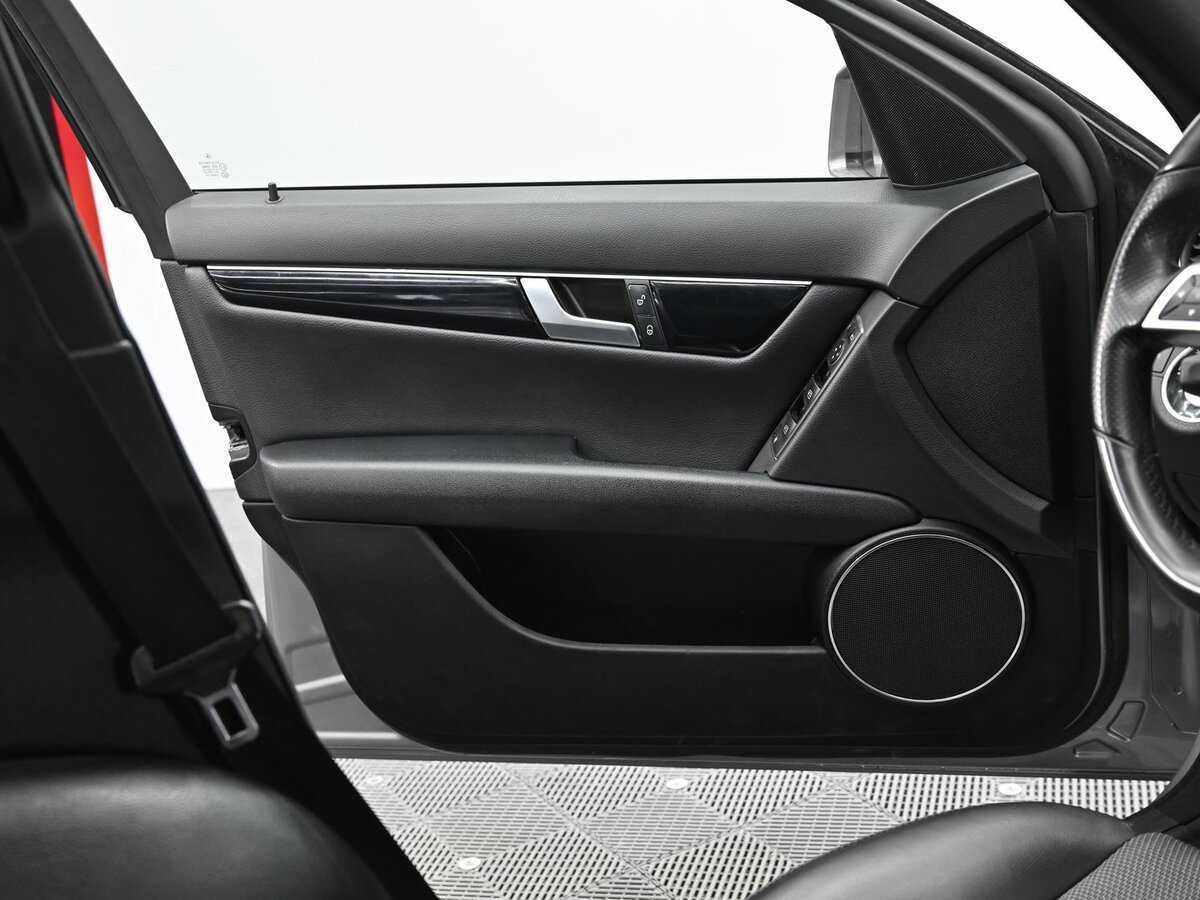 Б/У Мерседес-Бенц Ц-Класс 2012 года. Фото: #7