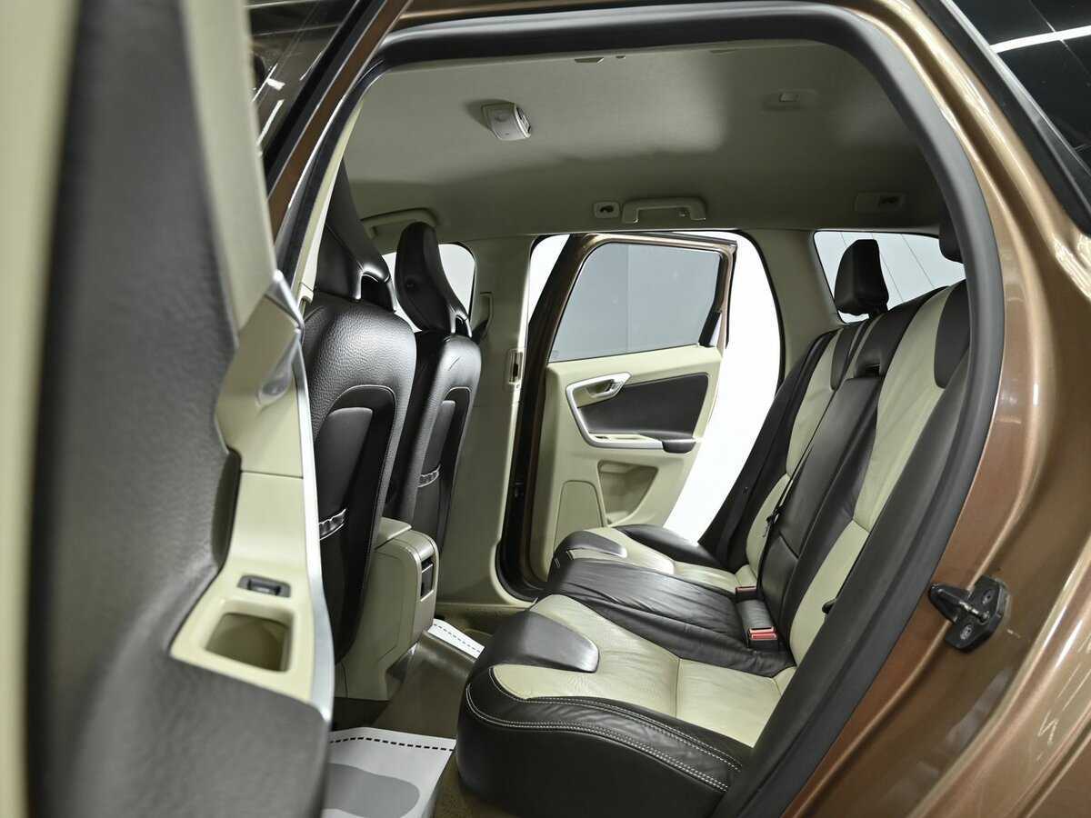 Б/У Вольво ИксЦ60 2011 года. Фото: #12