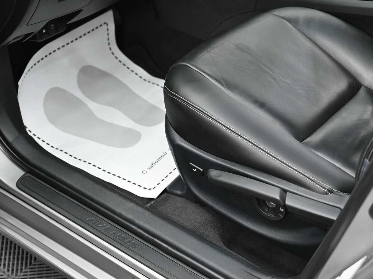 Б/У Тойота Авенсис 2011 года. Фото: #5