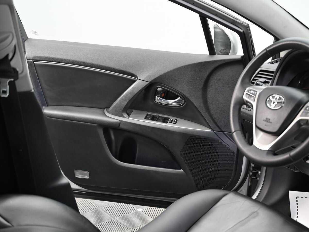 Б/У Тойота Авенсис 2011 года. Фото: #6