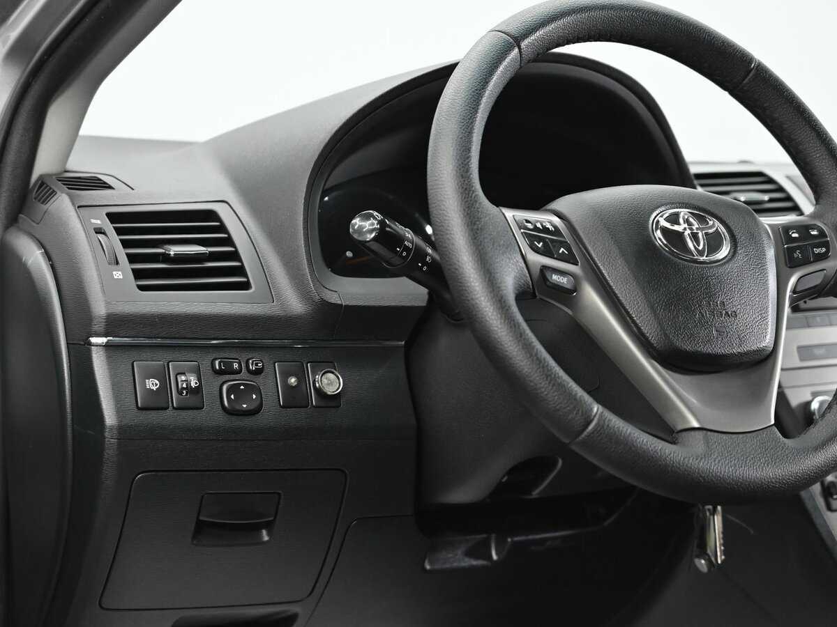 Б/У Тойота Авенсис 2011 года. Фото: #7