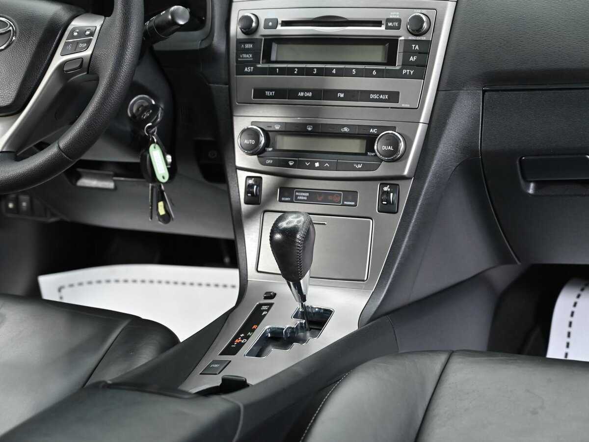 Б/У Тойота Авенсис 2011 года. Фото: #8